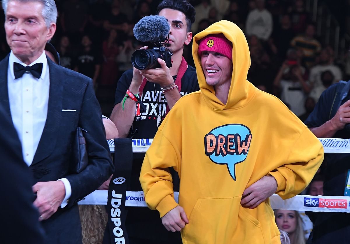 In this file photo taken on 9 November, 2019 Justin Bieber waits in the ring after the fight between KSI and Logan Paul at Staples Centre in Los Angeles, California, USA. Photo: AFP