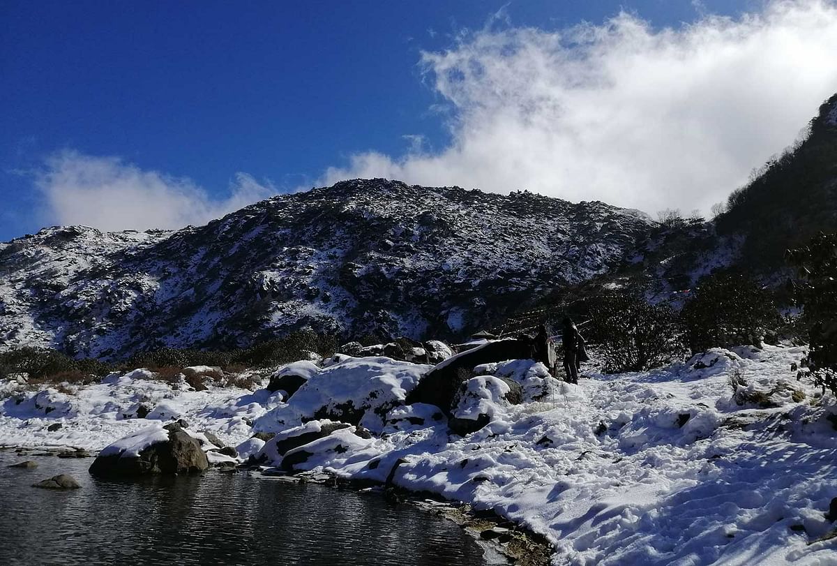 While clouds above the ice-coated valley of the lake. Photo: Toriqul Islam