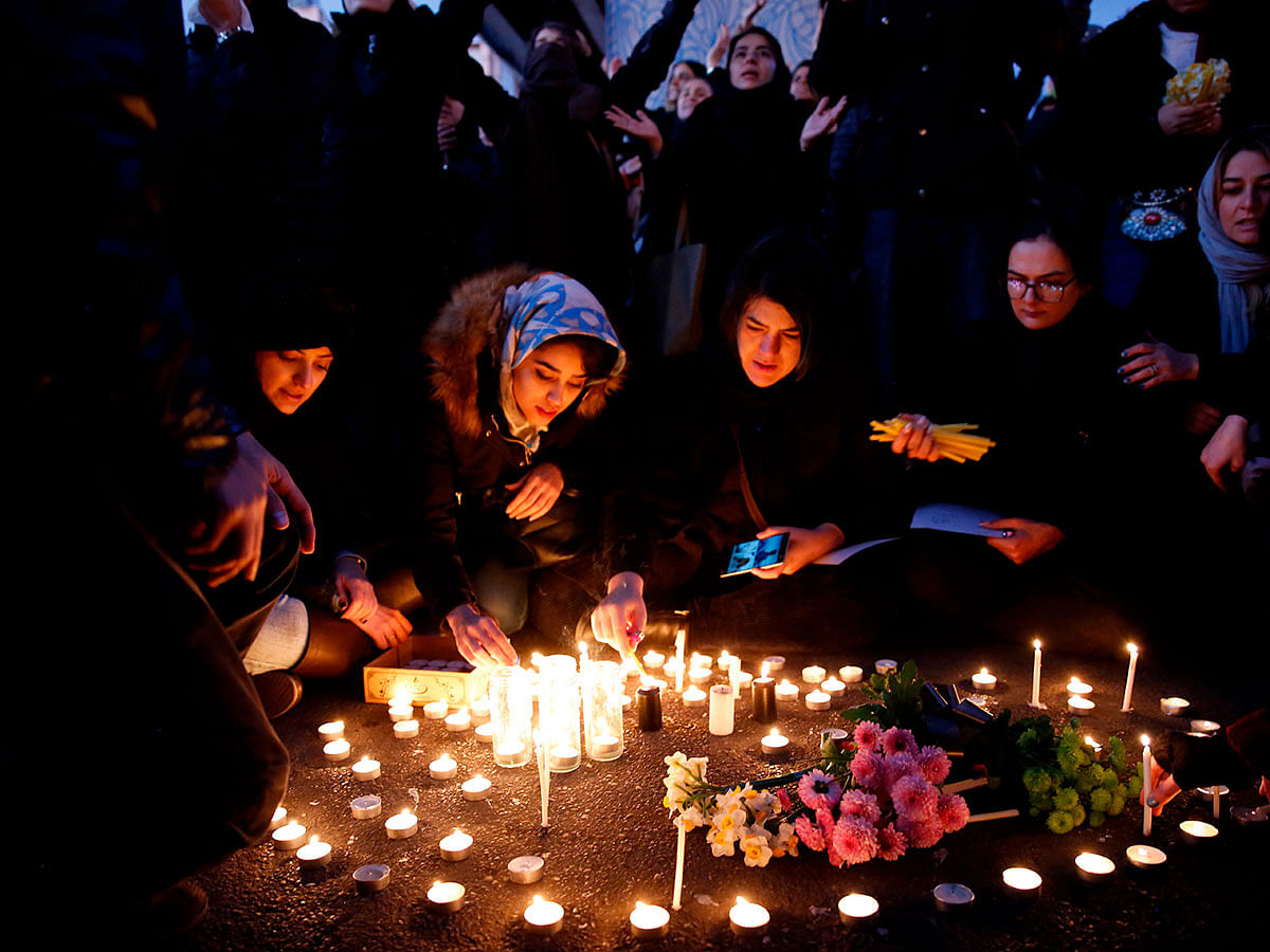 Iranians light candles for the victims of Ukraine International Airlines Boeing 737 during a gathering in front of the Amirkabir University in the capital Tehran, on 11 January. Photo: AFP