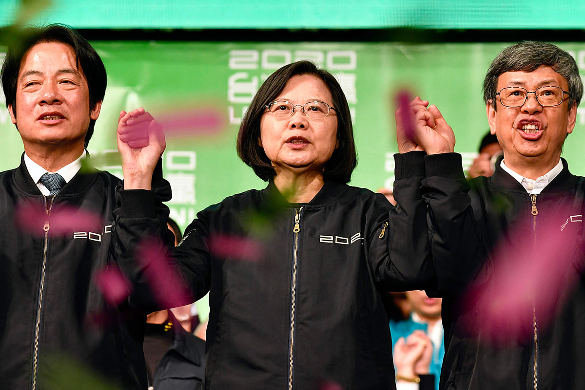 Taiwan president Tsai Ing-wen (C) joins her hands with vice president-elect William Lai (L) and vice president Chen Chien-jen outside the campaign headquarters in Taipei on 11 January, 2020. Photo: AFP