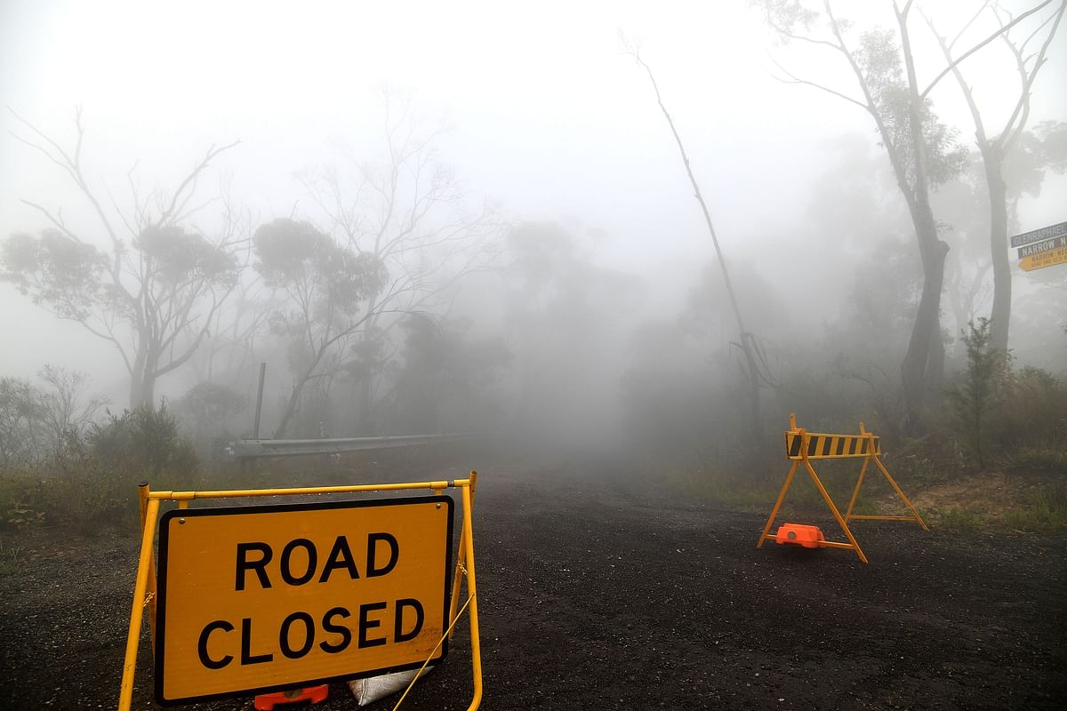 Thick fog mixed with bushfire smoke fills the sky in the Ruined Castle area of the Blue Mountains, some 75 kilometres from Sydney, on 11 January 2020. Photo: AFP