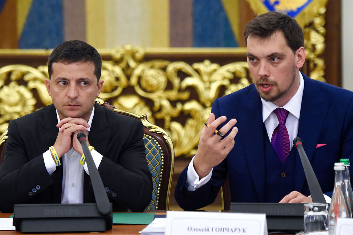 In this file photo taken on 02 September, 2019 Ukrainian president Volodymyr Zelensky (L) listens as the prime minister Oleksiy Goncharuk speaks during a meeting with the new members of the government and new president of Parliament, in Kiev.Photo: AFP