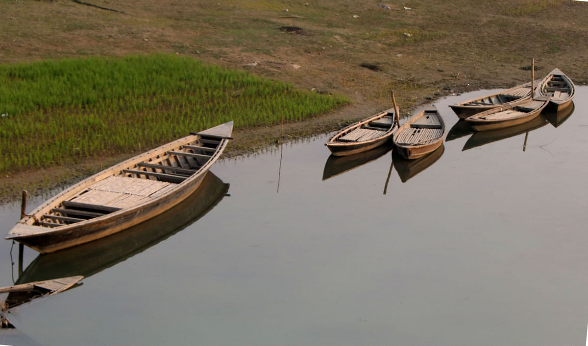 Several boats are tied at a ferry ghat near Bangali bridge of Sariakandi in Bogura on 18 January. Photo: Sohel Rana