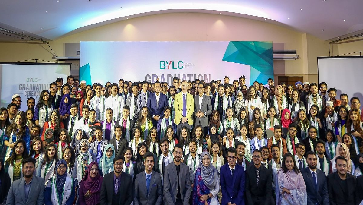Dutch ambassador takes part in a photo session with the graduates of Bangladesh Youth Leadership Centre at Lakeshore Hotel, Dhaka on Friday. Photo: UNB