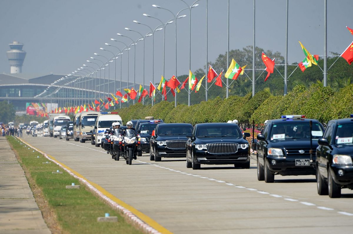 The convoy carrying Chinese president Xi Jinping leaves the Naypyidaw airport in Naypyidaw on 17 January 2020. Photo: AFP