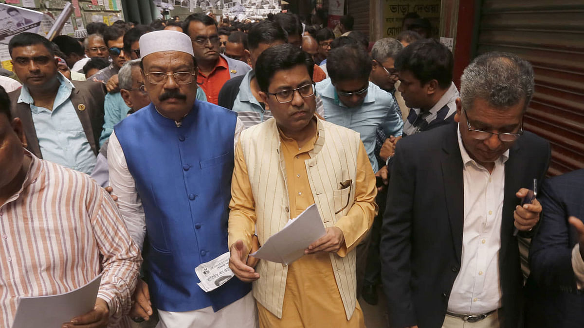 Awami League mayor candidate for Dhaka south city corporation (DSCC) polls Sheikh Sheikh Fazle Noor Taposh campaigns in Arambagh area. Photo: Hasan Raja