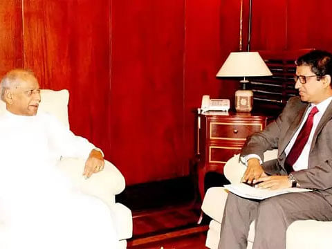 Bangladesh high commissioner to Sri Lanka Md Riaz Hamidullah met Sri Lankan foreign minister Dinesh Gunawardena at Colombo on Monday. Photo: Courtesy.