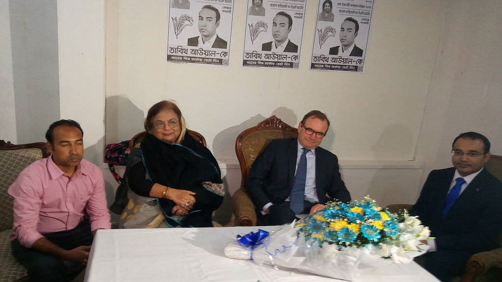British High Commissioner to Bangladesh Robert Chatterton Dickson (2nd R) talks to BNP leaders on 23 January 2020. Photo: UNB