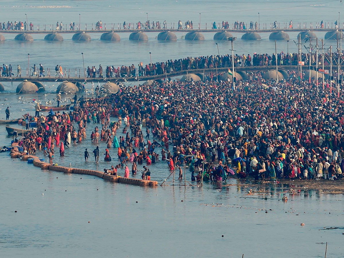 Hindu devotees take a holy dip at the Sangam, the confluence of the rivers Ganges and Yamuna and mythical Saraswati, during the auspicious bathing day of `Mauni Amavasya` at the annual Magh Mela festival in Allahabad, on 24 January 2020. Photo: AFP