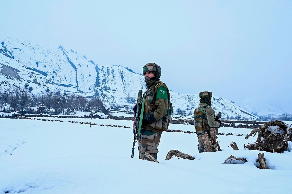 Security personnel stand guard near a site of a gunbattle between suspected militants and government forces at Khrew area of Pampore in Pulwama district, south of Srinagar on 21 January 2020. Photo: AFP