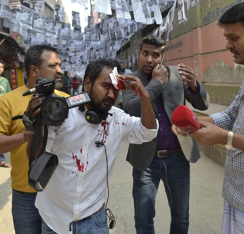 Cameraperson of news channel, Somoy TV, was injured as a chase and counter-chase between leaders and activists of ruling Bangladesh Awami League and Bangladesh Nationalist Party broke out when the BNP nominated mayoral candidate for DSCC polls Ishraque Hossain was electioneering in Gopibagh area, Dhaka on 26 January 2020. Photo: Suvra Kanti Das