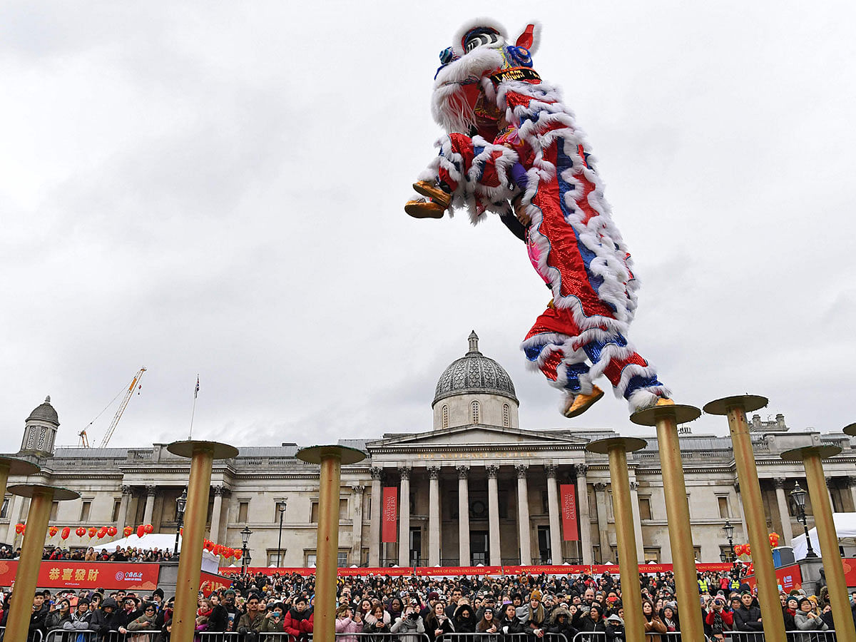 A performer entertains the crowd in Trafalgar Square during celebrations for the Chinese Lunar New Year in central London on 26 January 2020. The Chinese Lunar New Year on 25 January ushered in the beginning of the Year of the Rat and the beginning of spring. Photo: AFP