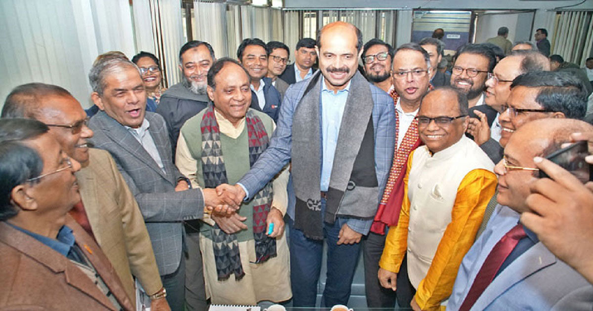 In a coincidental meeting, Awami League mayoral candidate for DNCC polls Atiqul Islam exchanged greetings with BNP secretary general Mirza Fakhrul Islam Alamgir at National Press Club, Dhaka on Tuesday. Photo: UNB
