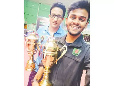Mufradul (R) and his coach Manas Chowdhury pose with trophies. Photo: Collected