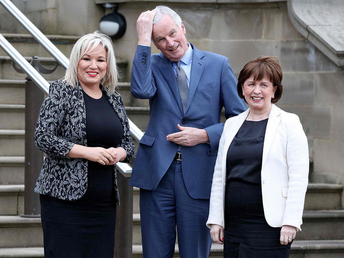 Northern Ireland`s deputy first minister Michelle O`Neill (L) and ecomony minister Diane Dodds (R) greet the EU`s chief Brexit negotiator Michel Barnier at Stormont Castle on the Stormont Estate in Belfast on 27 January. Photo: AFP
