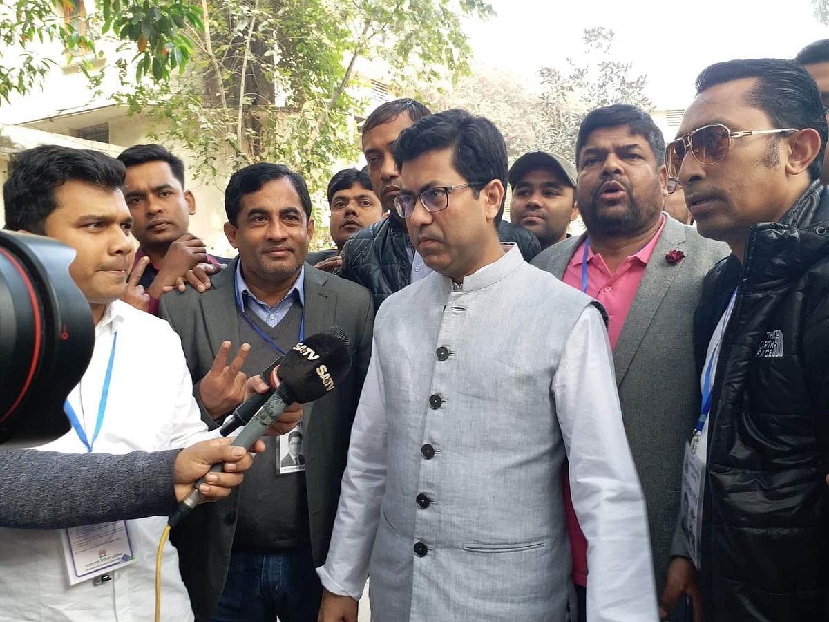 Sheikh Fazle Noor Taposh, Dhaka North City Corporation mayoral candidate from Awami League, talks to the press on the premises of Viqarunnisa Noon School and College on Bailey Road, Dhaka on 1 February 2020. Photo: Moshtaq Ahmed