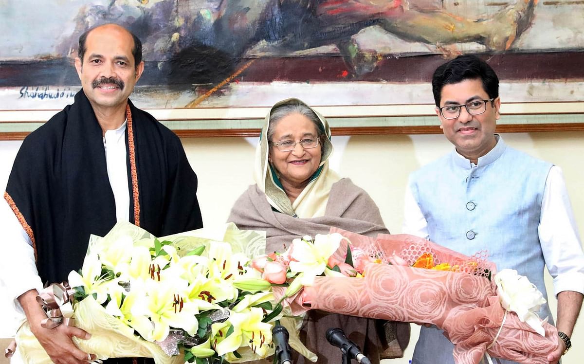 Ruling Bangladesh Awami League mayoral candidates, Atiqul Islam (R) and Sheikh Fazle Noor Taposh, in the elections to two Dhaka city corporations call on prime minister Sheikh Hasina at her official Ganabhaban residence, Dhaka on Saturday night. Photo: PID