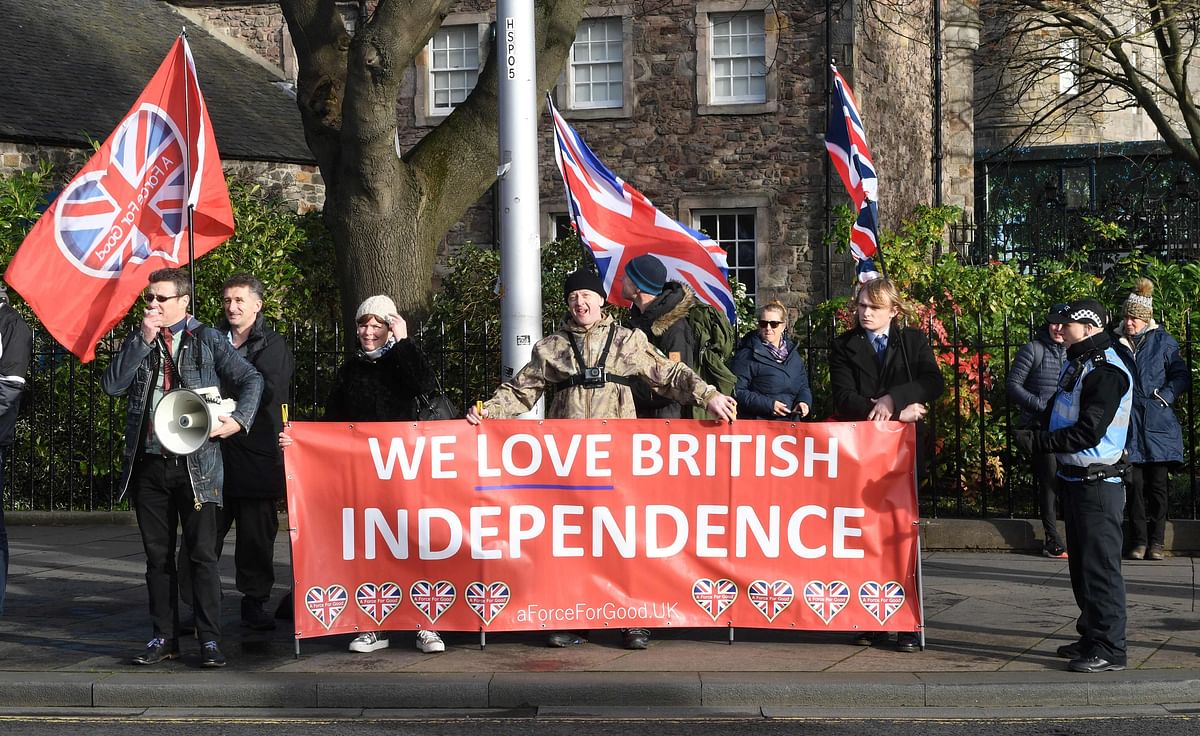 Pro-Union supporters host a counter-demonstration during an anti-Conservative government, pro-Scottish independence, and anti-Brexit demonstration outside Holyrood, the seat of the Scottish Parliament in Edinburgh on 1 February 2020. Photo: AFP