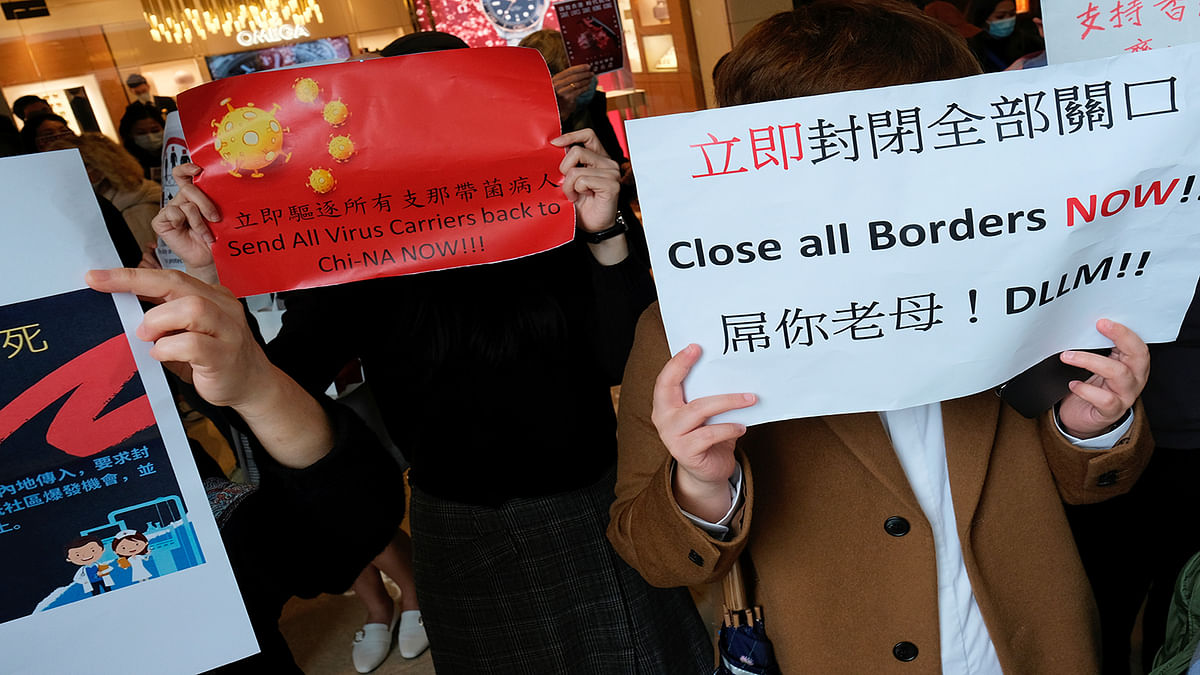 Supporters of medical workers hold a flash mob protest to back their strike to demand Hong Kong closing its border with China to reduce the coronavirus spreading, in Hong Kong, China 3 February, 2020. Photo: Reuters