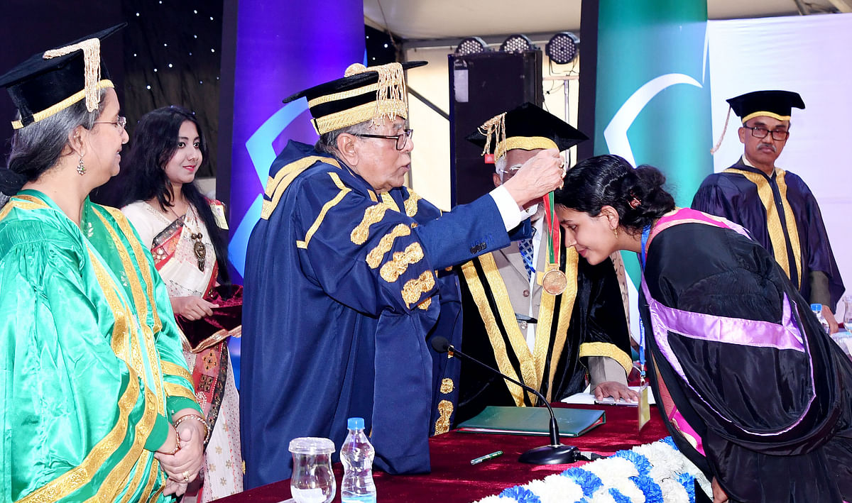 President Abdul Hamid awards gold medal to a graduate at the second convocation of Patuakhali Science and Technology University at its campus on 5 February 2020. Photo: PID