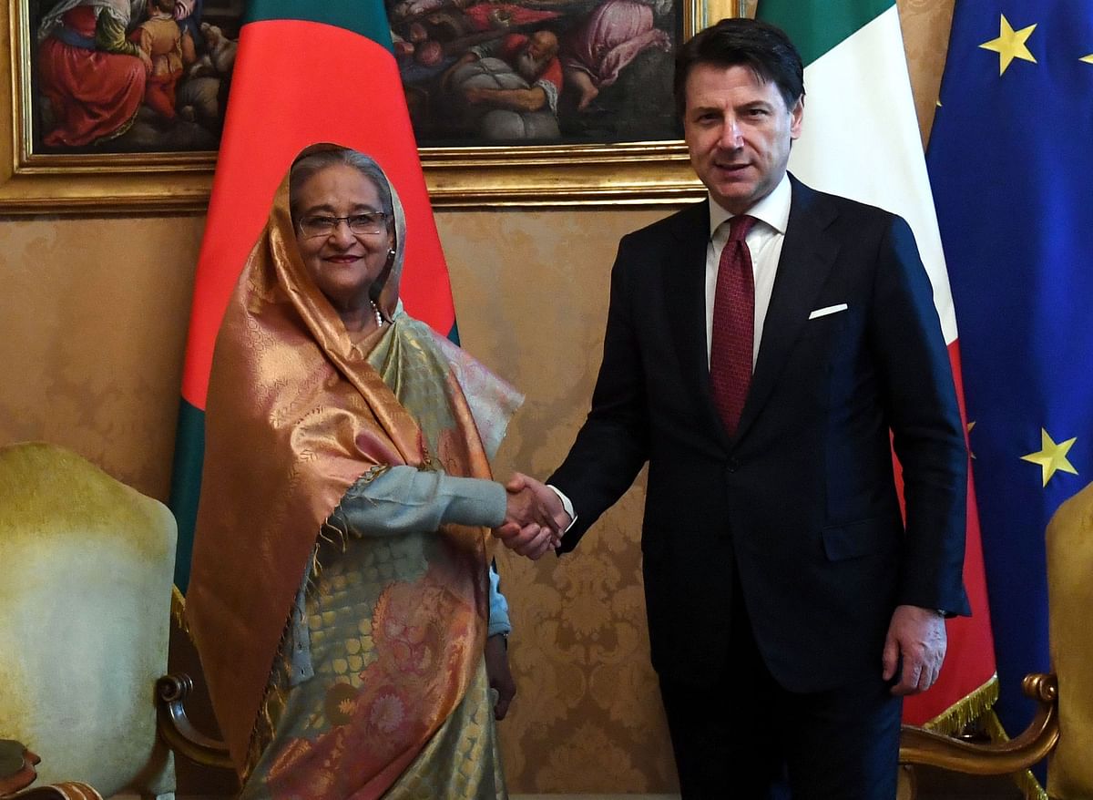 Prime minister Sheikh Hasina shakes hand with her Italian counterpart Giuseppe Conte at Palazzo Chigi, the official residence of the Italian prime minister, in Rome, Italy before holding a bilateral meeting on 5 February 2020. Photo: PID