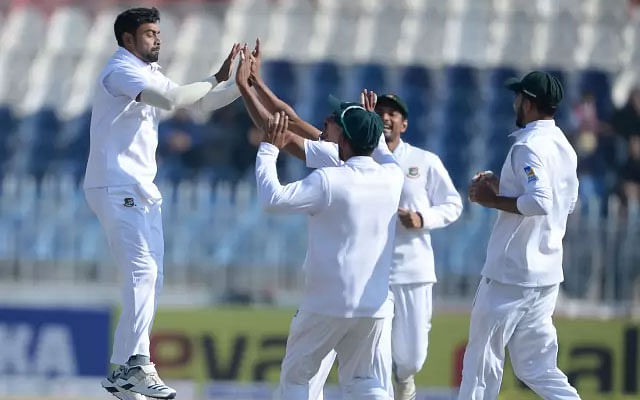 Abu Jayed removed in-form Abid Ali in the innings’ second over as the batsman gave a catch behind the wicket. Photo: AFP