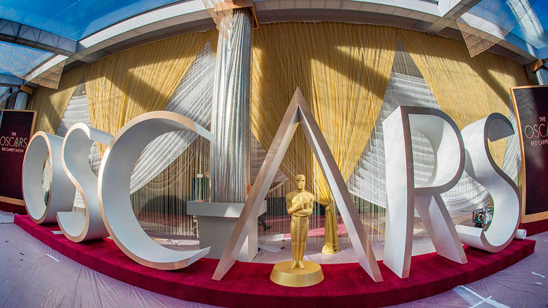 Preparations are underway on the red carpet before the 92nd Oscars ceremony at the Dolby Theatre in Hollywood, California, on 7 February 2020. The 92nd Oscars ceremony will be held on 9 February in Hollywood, California. Photo: AFP