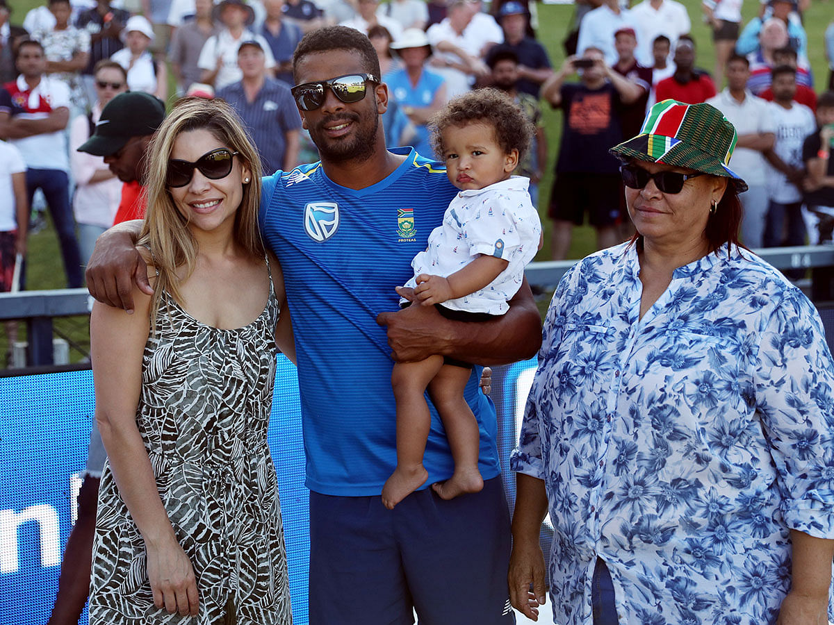 South Africa`s Vernon Philander poses for a photograph with his family after retiring from international cricket at Imperial Wanderers Stadium, Johannesburg, South Africa on 27 January 2020. Photo: Reuters