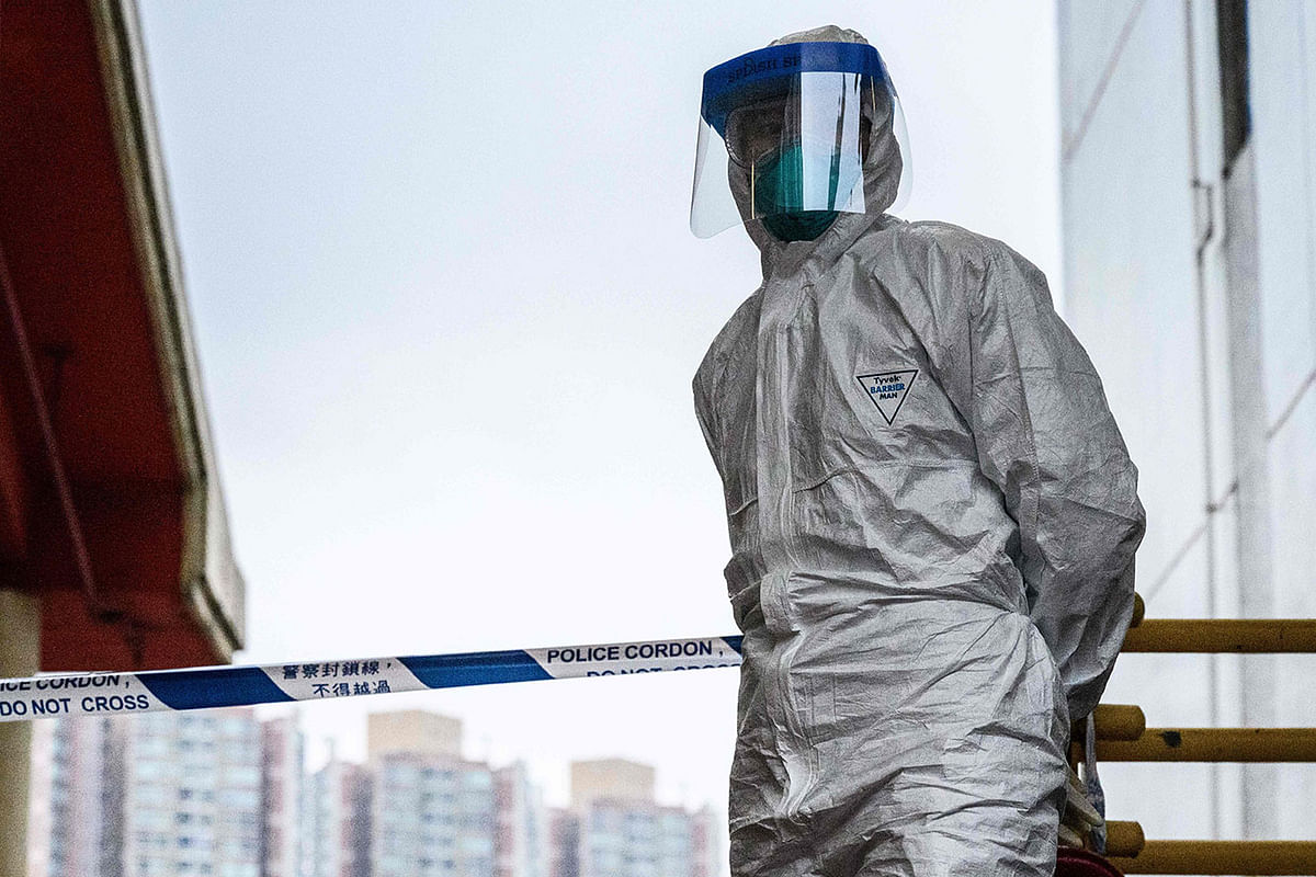 A police officer wearing protective gear stands in front of a cordon outside Hong Mei House at the Cheung Hong Estate in Hong Kong on 11 February 2020, following the evacuation of more than 100 people from the housing block after four residents in two different apartments tested positive for the new coronavirus. Photo: AFP