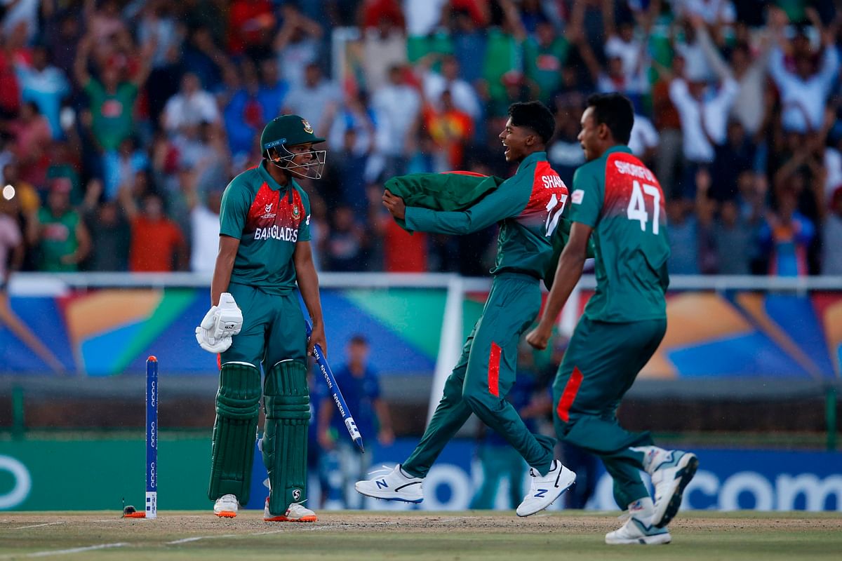 Bangladesh`s Rakibul Hasan (L) celebrates with teammates after their victory over India during the ICC Under-19 World Cup cricket finals between India and Bangladesh at the Senwes Park, in Potchefstroom, on 9 February, 2020. Photo: AFP