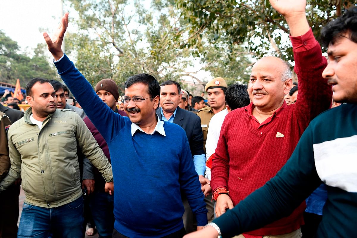 Aam Aadmi Party (AAP) chief Arvind Kejriwal (C) waves after paying his respect at the Hanuman Temple in New Delhi on 11 February. Photo: AFP