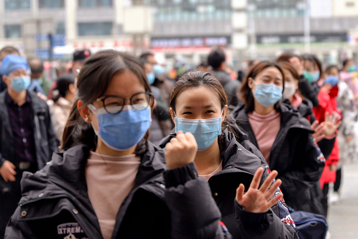 This photo taken on 13 February 2020 shows medical staff gesturing as they leave for Wuhan in Nanchang, China`s central Jiangxi province. Photo: AFP