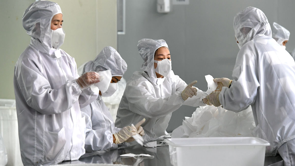 Employees work on a production line manufacturing face masks at a factory, as the country is hit by an outbreak of the novel coronavirus, in Fuzhou, Fujian province, China 15 February, 2020. Photo: Reuters