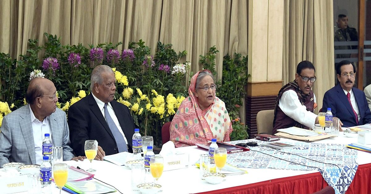 Prime minister Sheikh Hasina speaks at a joint meeting of the AL Parliamentary Board (ALPB) and AL Local Government Nomination Board Ganobhaban on Saturday. Photo: PID