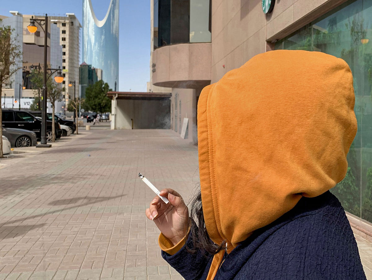 A Saudi woman smokes a cigarette publicly in Riyadh on 26 January, 2020. Like Western feminists of the early 20th century, in an era of social change in Saudi Arabia some women are embracing cigarettes, shisha pipes or vaping as a symbol of emancipation. Photo: AFP