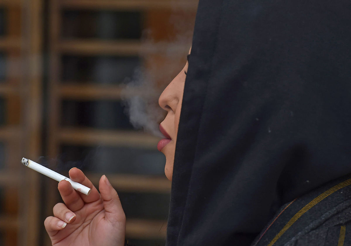 Najla, a 26-year-old Saudi woman, smokes publicly at a coffee shop in downtown Riyadh on February 5, 2020. Photo: AFP