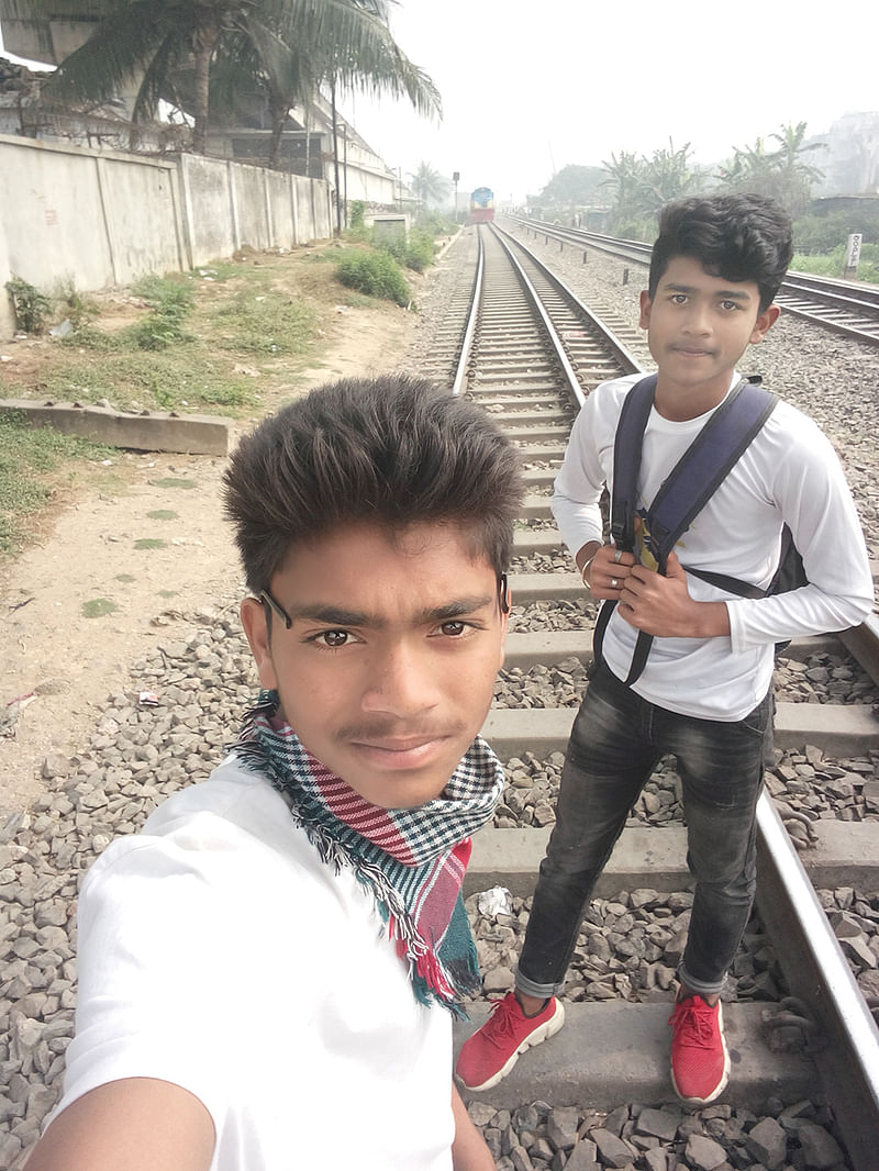 Railway Track Modeling Photo-Shoot 2019 New poses Sanket Gawhale - YouTube