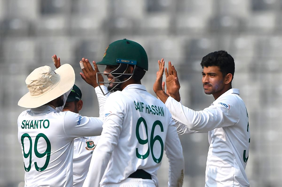 Bangladesh`s Nayeem Hasan (R) celebrates with teammates after the dismissal of the Zimbabwe`s Sikandar Raza (unseen) during the first day of the first Test cricket match between Bangladesh and Zimbabwe at the Sher-e-Bangla National Cricket Stadium in Dhaka on 22 February, 2020. Photo: AFP
