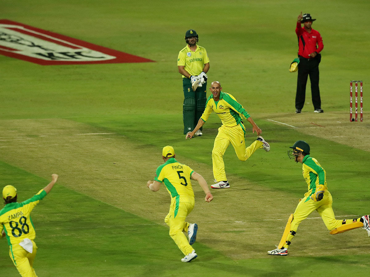 Australia`s Ashton Agar celebrates taking the wicket of South Africa`s Dale Steyn in First T20 at Imperial Wanderers Stadium, Johannesburg, South Africa on 21 February 2020. Photo: Reuters
