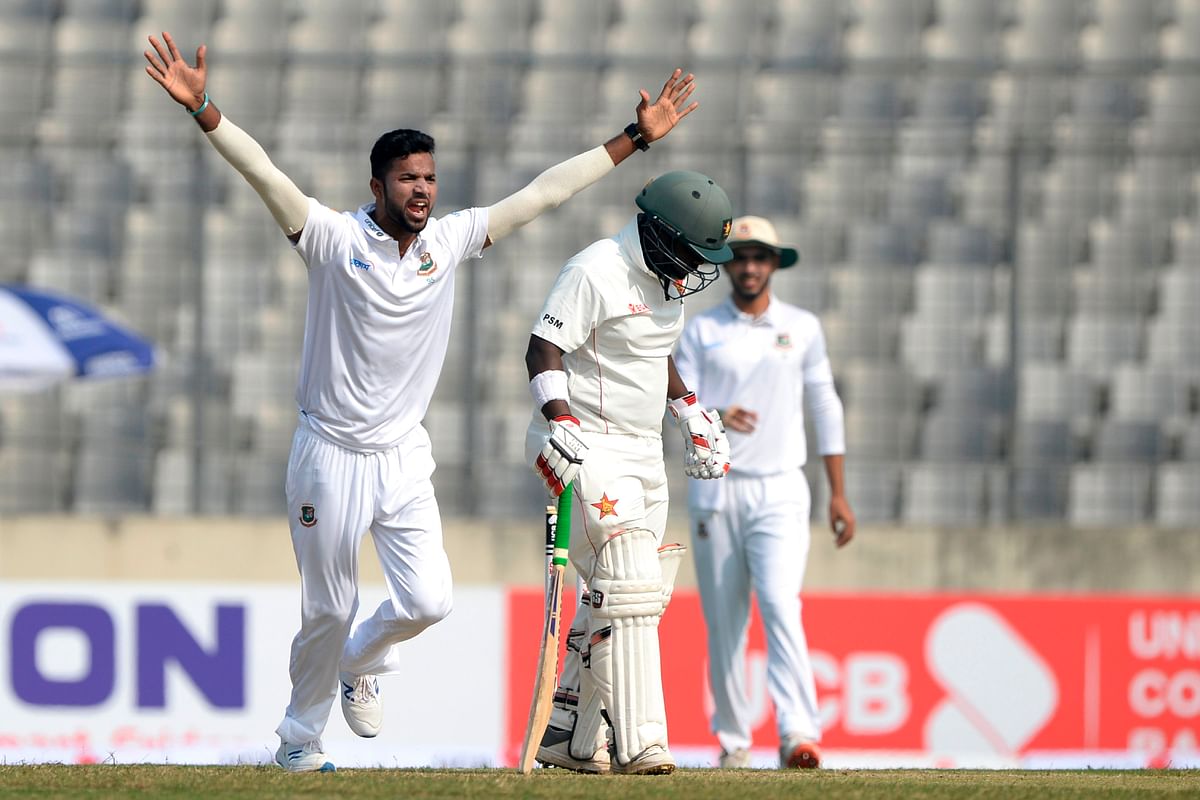 Bangladesh`s Ebadot Hossain (L) appeals unsuccessfully for a leg before wicket (LBW) decision against Zimbabwe`s Prince Masvaure (C) during the first day of the first Test cricket match between Bangladesh and Zimbabwe at the Sher-e-Bangla National Cricket Stadium in Dhaka on 22 February 2020. Photo: AFP