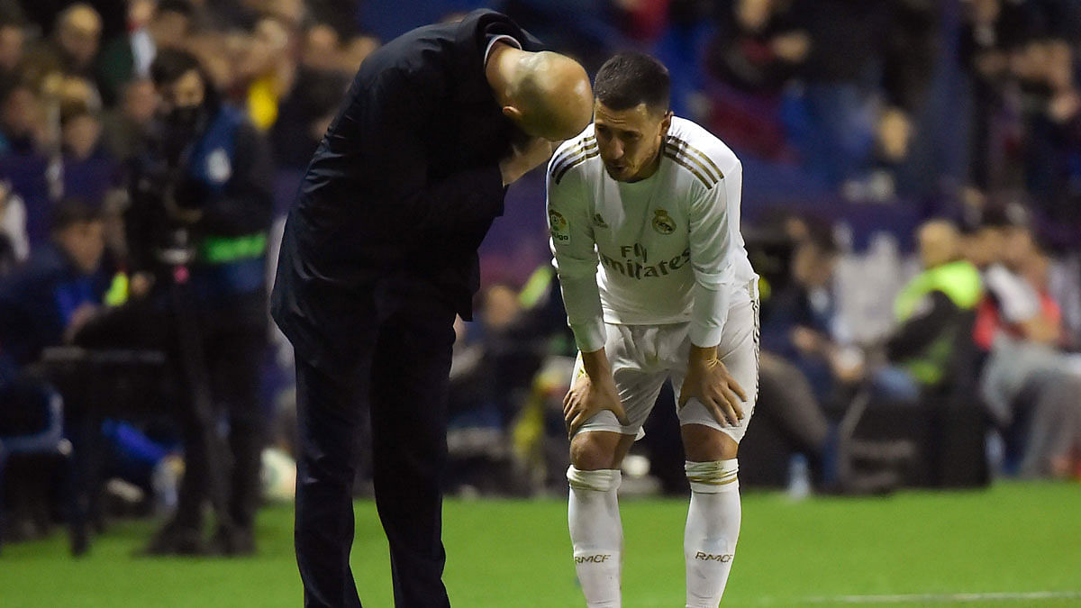 Real Madrid`s French coach Zinedine Zidane (L) talks to Real Madrid`s Belgian forward Eden Hazard during the Spanish league football match Levante UD against Real Madrid CF at the Ciutat de Valencia stadium in Valencia on 22 February 2020. Photo: AFP