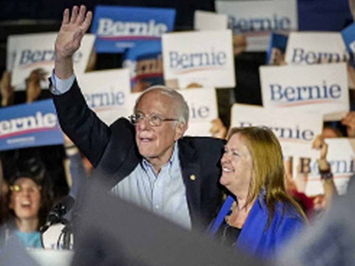 Democratic presidential candidate Sen. Bernie Sanders (I-VT) and his wife Jane Sanders wave as they exit the stage after winning the Nevada caucuses during a campaign rally at Cowboys Dancehall on 22 February 2020 in San Antonio, Texas. Photo: AFP