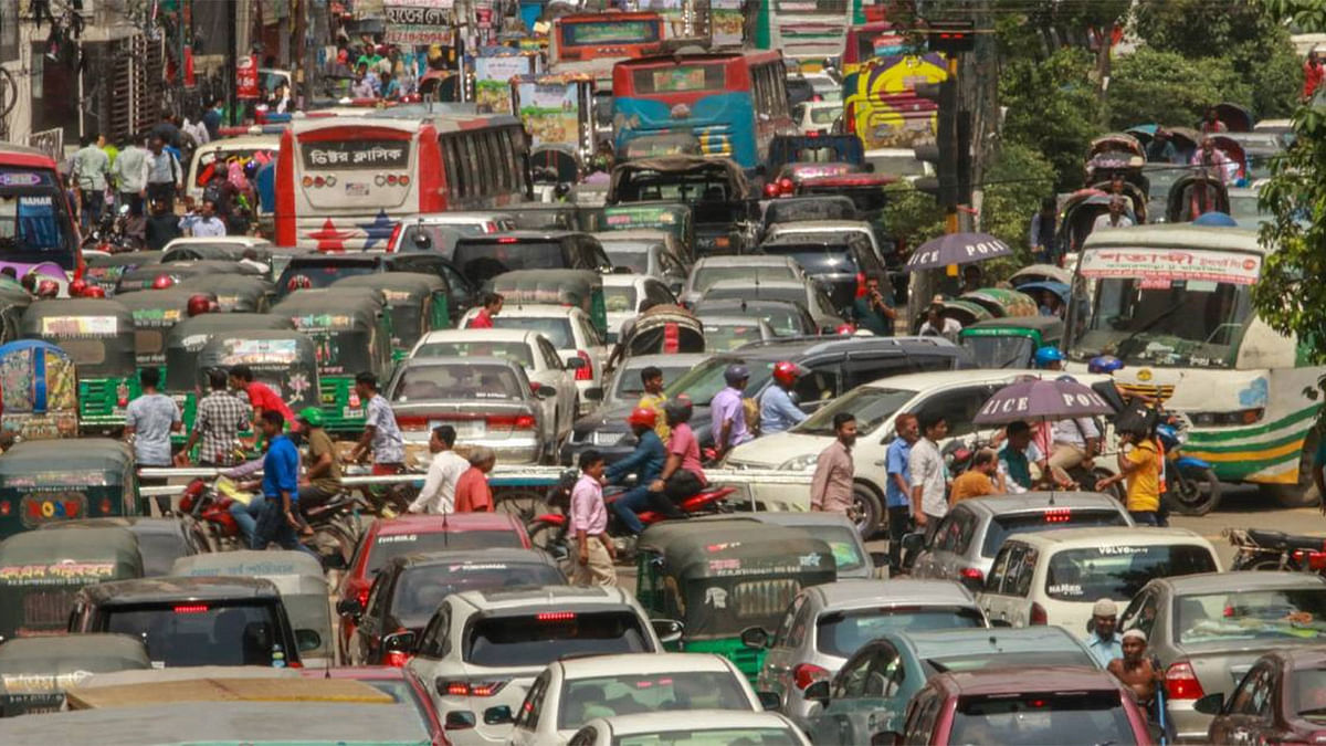 Planning minister MA Mannan on Sunday said administrative decentralisation can be an option to reduce Dhaka’s nagging traffic jam. UNB File Photo