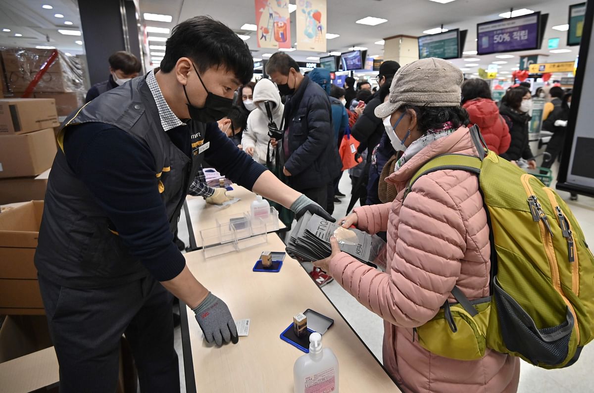 People buy face masks at a retail store in the southeastern city of Daegu on 25 February. Photo: AFP