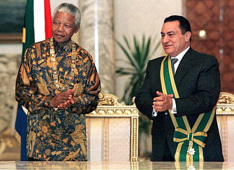 In this file photo taken on 17 October 1997, South African president Nelson Mandela (L) and late Egyptian president Hosni Mubarak award each other their countries highest honours in the Egyptian capital Cairo. Egypt`s former long-time president Hosni Mubarak died on 25 February 2020, at the age 91 at Cairo`s Galaa military hospital, his brother-in-law General Mounir Thabet told AFP. Photo: AFP