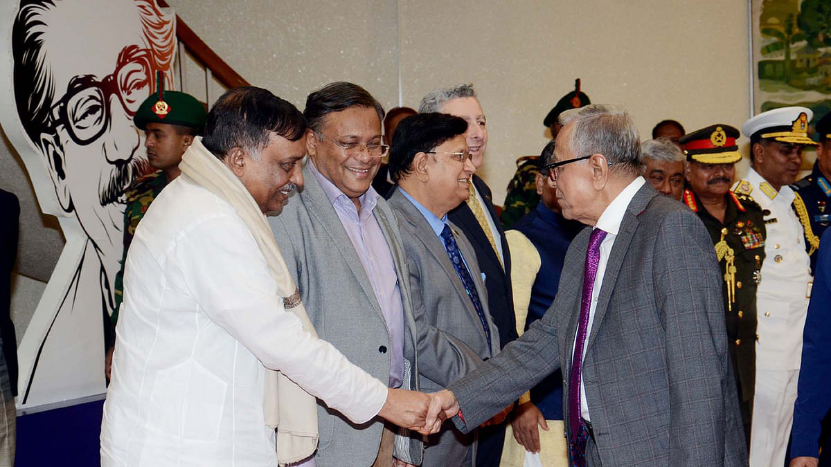 Cabinet members, chiefs of three services, cabinet secretary, Brazil ambassador to Bangladesh and civil and army high ups see off President Hamid at Hazrat Shahjalal International Airport, Dhaka on 26 February 2020. Photo: PID