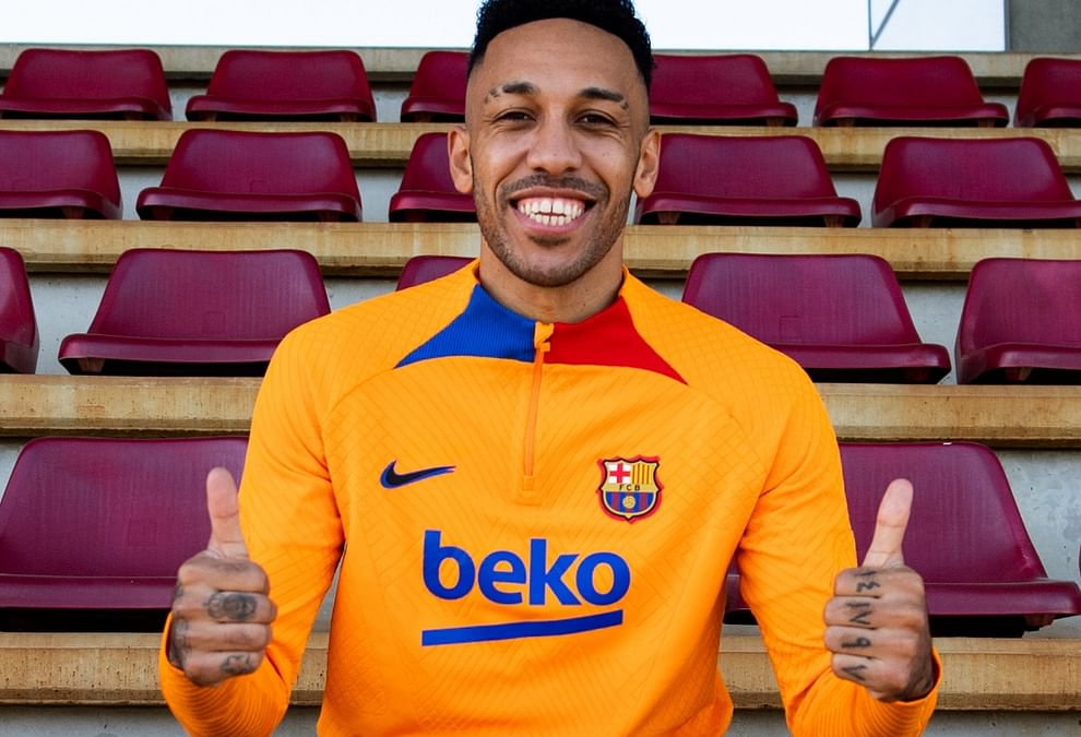 Memphis Depay stripped of Barcelona shirt number with No9 handed