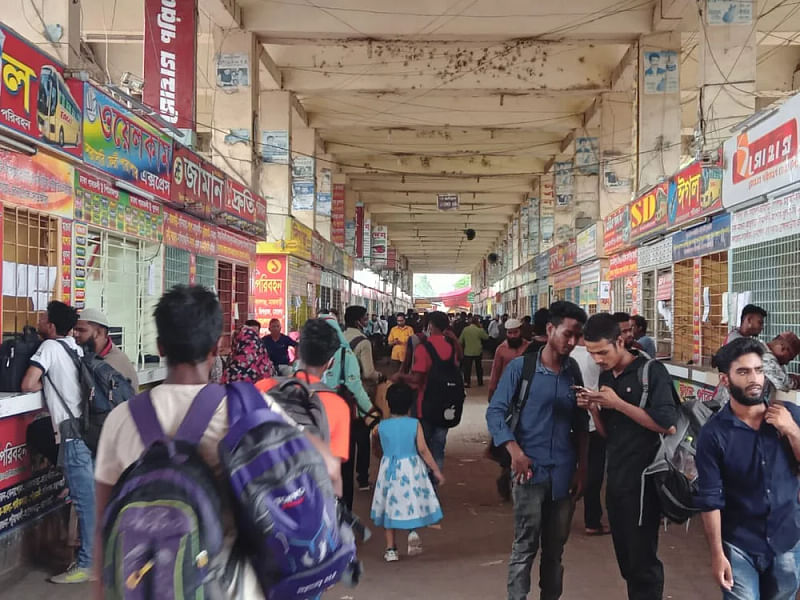 People at Gabtoli bus terminal