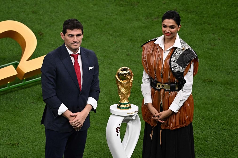 Deepika Padukone unveils FIFA World Cup trophy; don't miss her outfit |  Prothom Alo