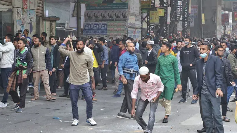 Jamaat Men Clash With Police In Capital, Several Detained | Prothom Alo